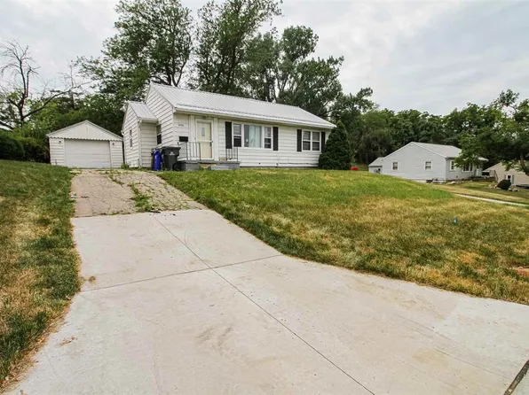 2186 Chandler St SW, Cedar Rapids, IA 52404
