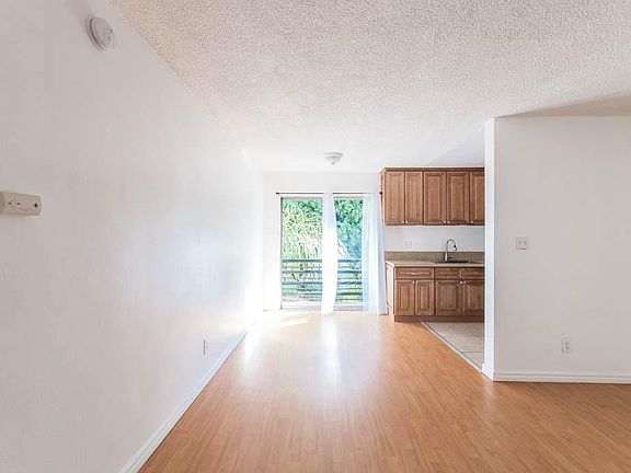 Living Rm into Balcony 