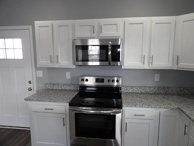 240 E Court St — Photo 14