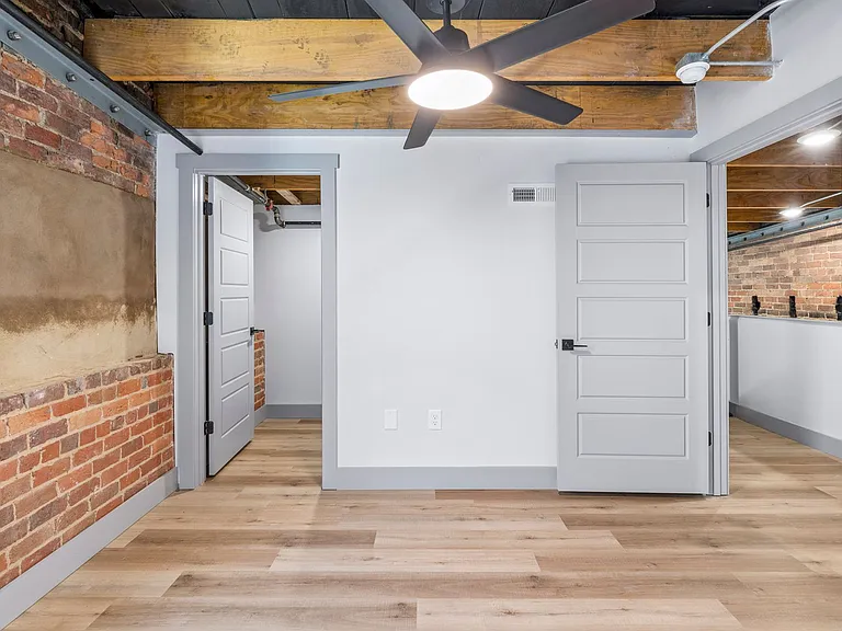 213 E Main St — Photo 41
