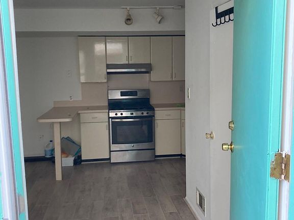 2nd image of 16 Shale St Floor 1