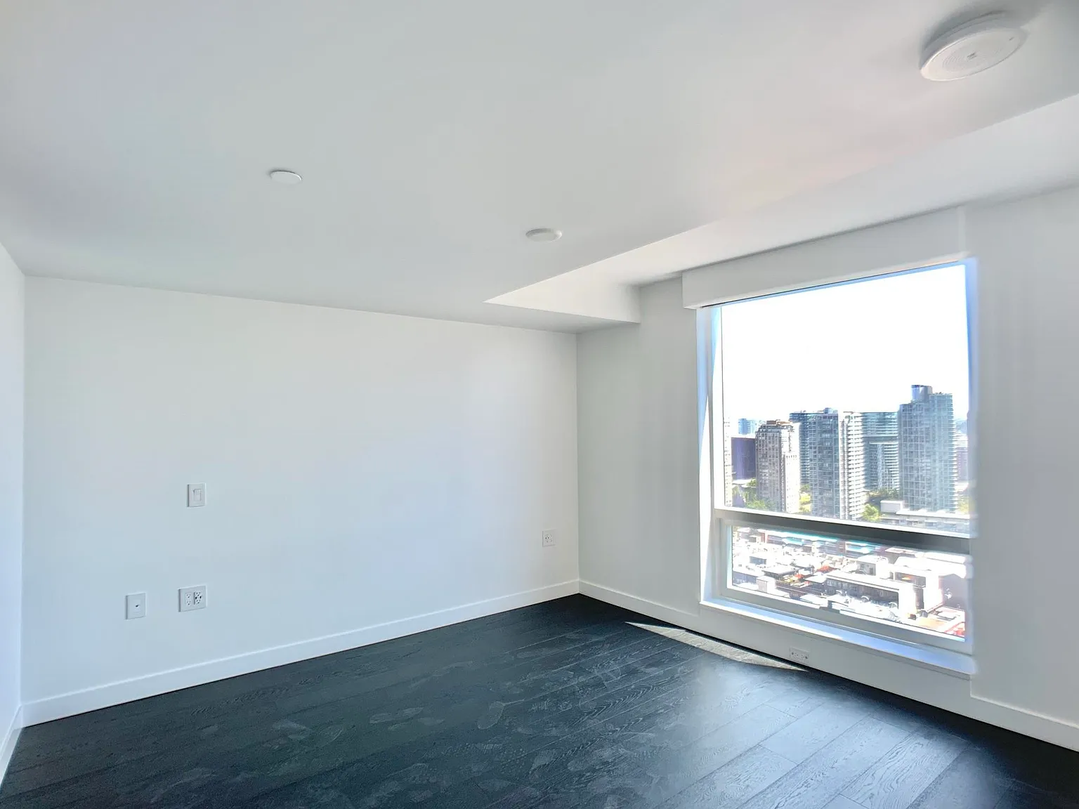 3 bed, 2040 sqft, $8,500 — Photo 2