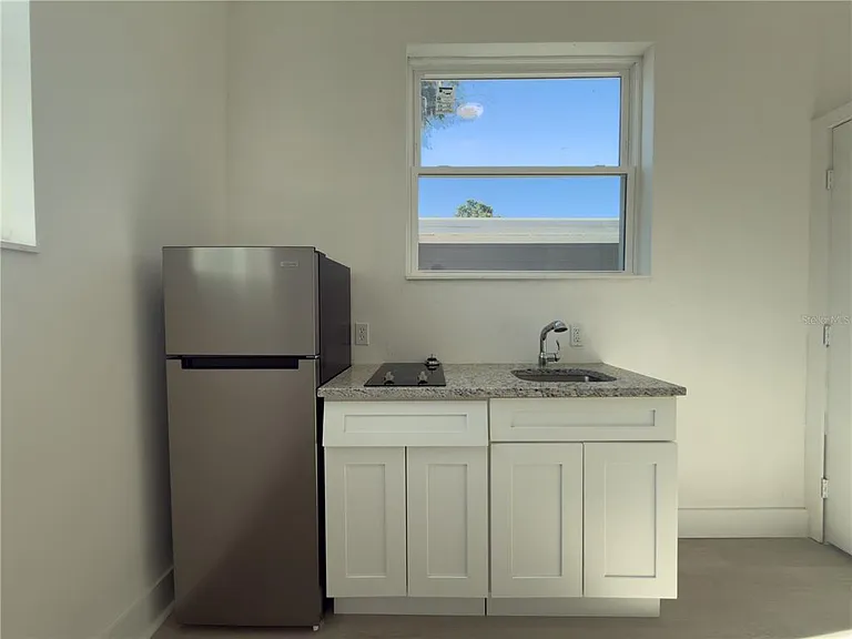 401 E Columbus Dr #4 — Photo 2
