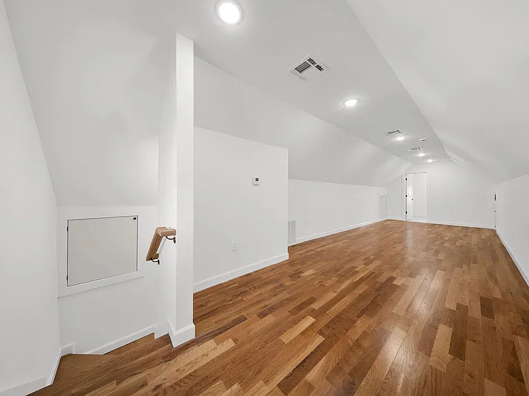 319 William St #2-0904 — Photo 14