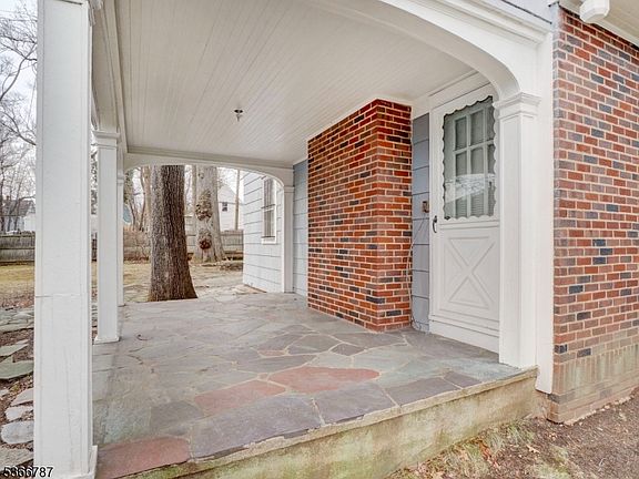 3rd image of 21 Edgewood Rd