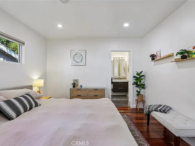 16729 Archwood St — Photo 19