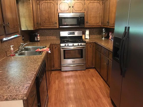 5th image of 208 Sharlotte Dr