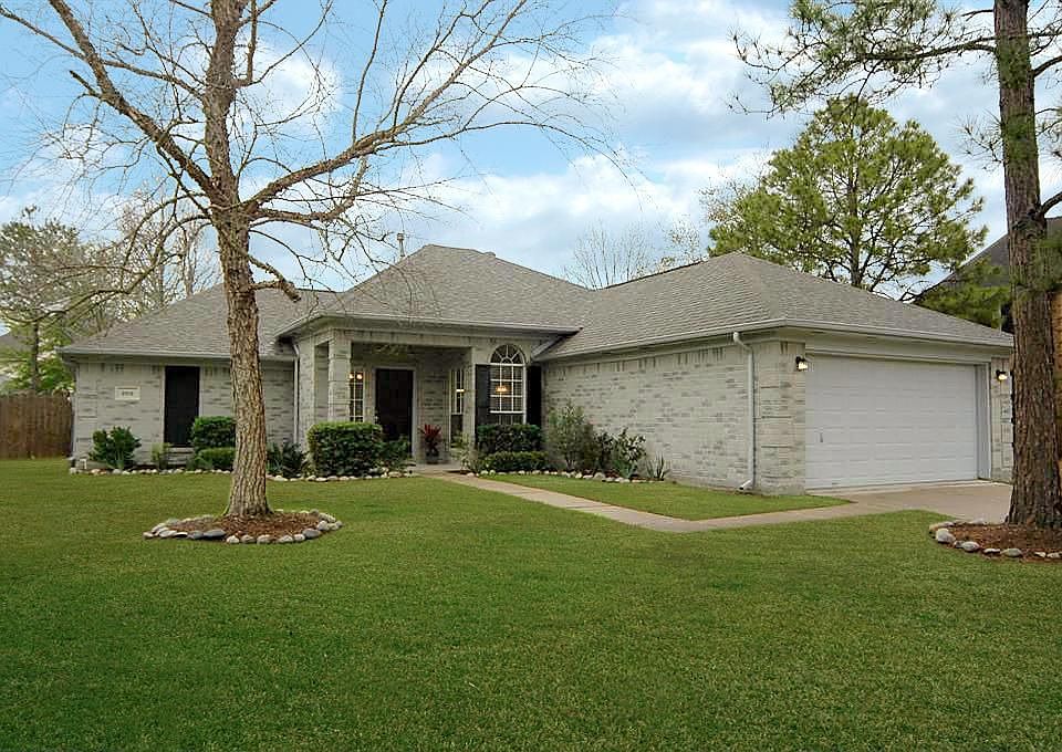 1st image of 203 Sharnoll Cir