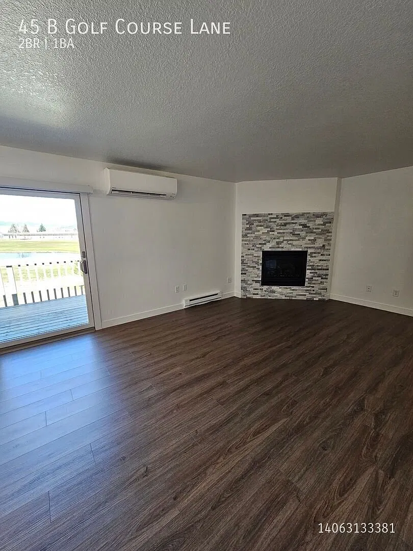 Upper Level 2 Bedroom 1 Bath — Photo 3