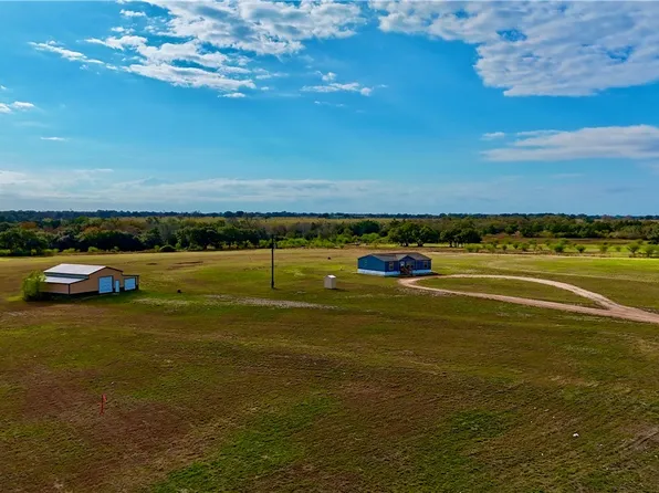 2733 Fm 318, Yoakum, TX 77995