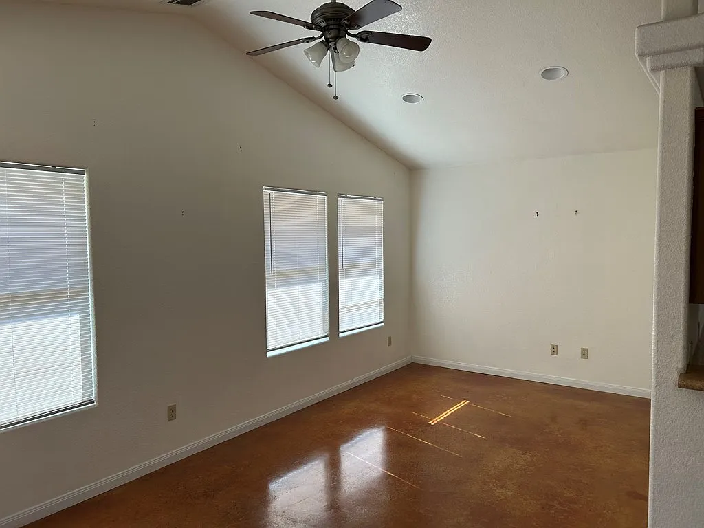 4 bed, 2.0 bath, 1450 sqft, $2,000 — Photo 4