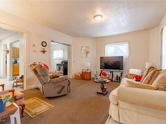 5th image of 900 4th St SW