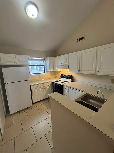 905 East Estates Boulevard - 1 — Photo 4