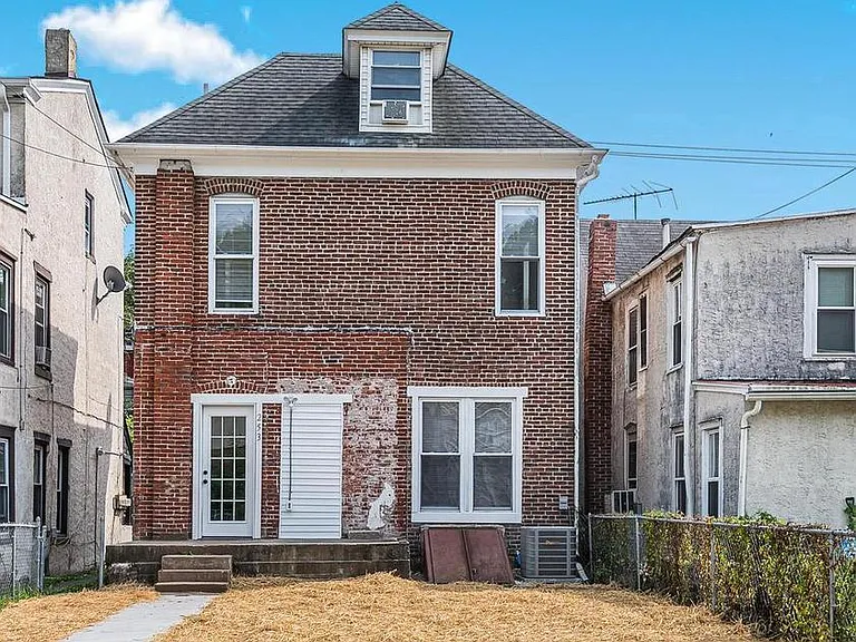 253 Beech St — Photo 11