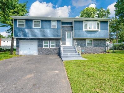 101 Columbia Street, West Babylon, NY, 11704