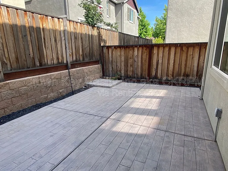 1363 S Shields Ave — Photo 15