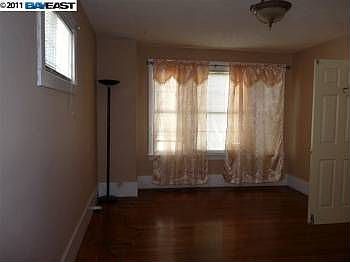 4th image of 46 Como Ave