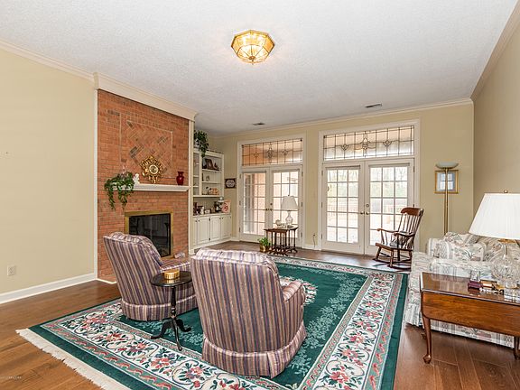 4th image of 1560 Sherwood Ln