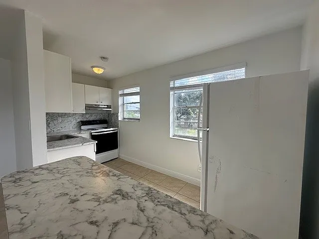 5621 SW 36th Ct — Photo 4