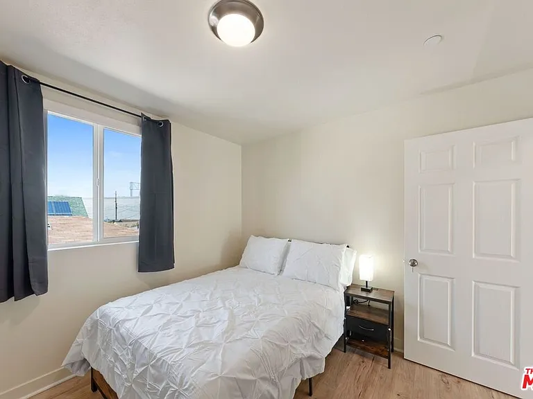 5912 S Flower St — Photo 20