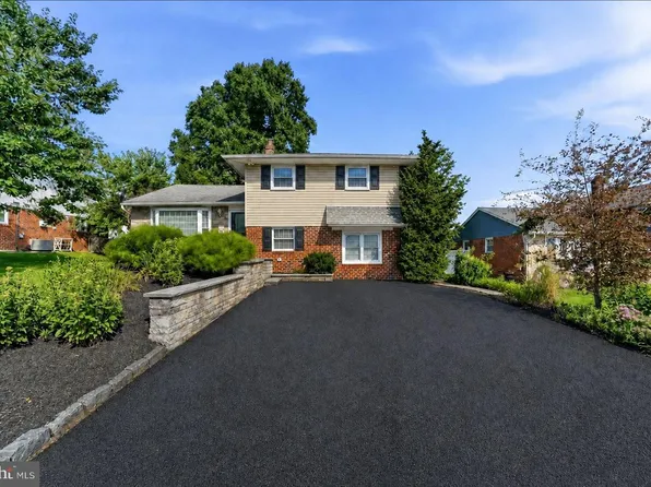 310 Columbia Pl, Broomall, PA 19008