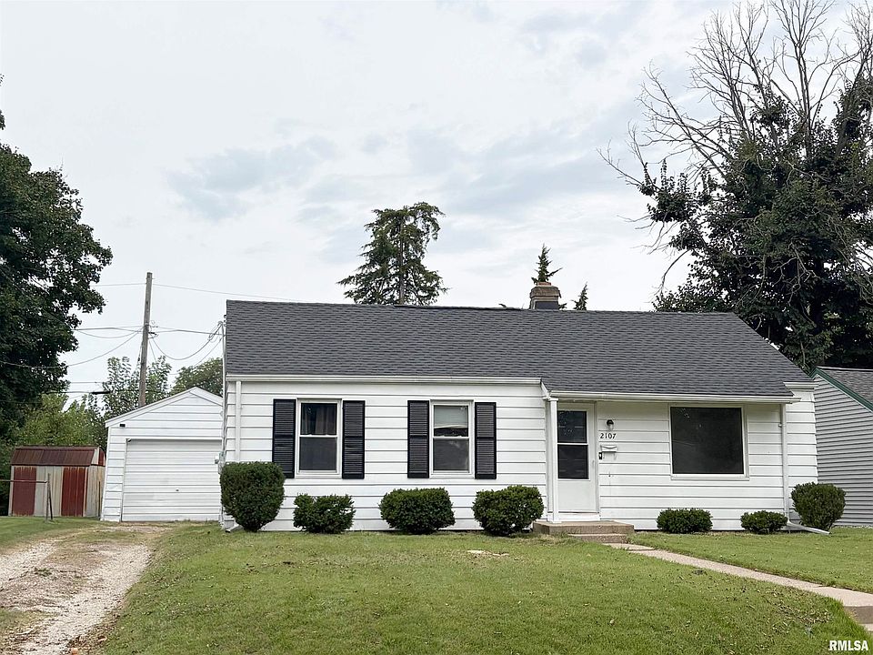 1st image of 2107 W Gilbert Ave