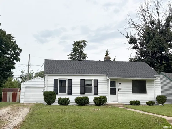 2107 W Gilbert Ave, Peoria, IL 61604