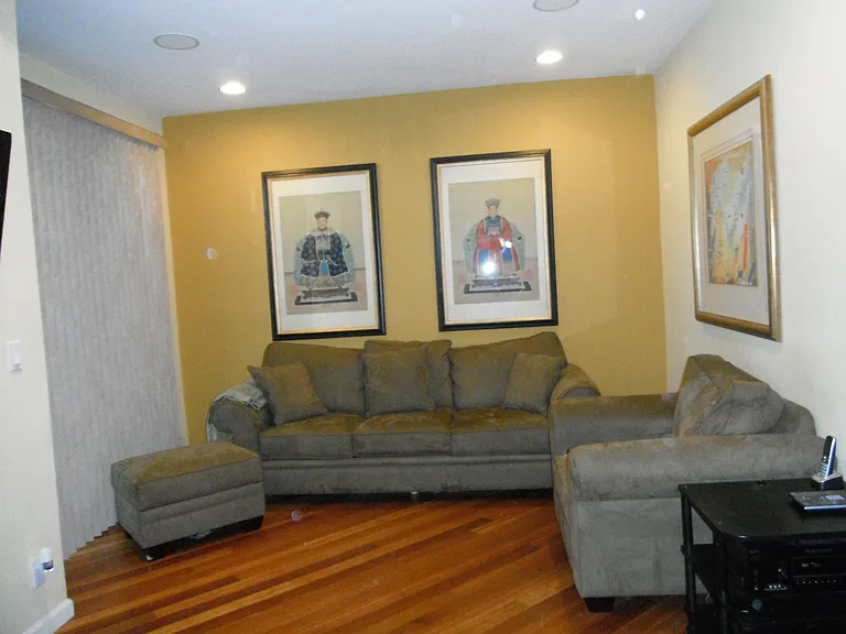 2045 Beloit Ave #106 — Photo 10