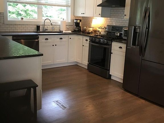 3rd image of 2321 Oakland Dr NW