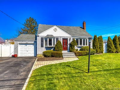 210 11th Street, West Babylon, NY, 11704