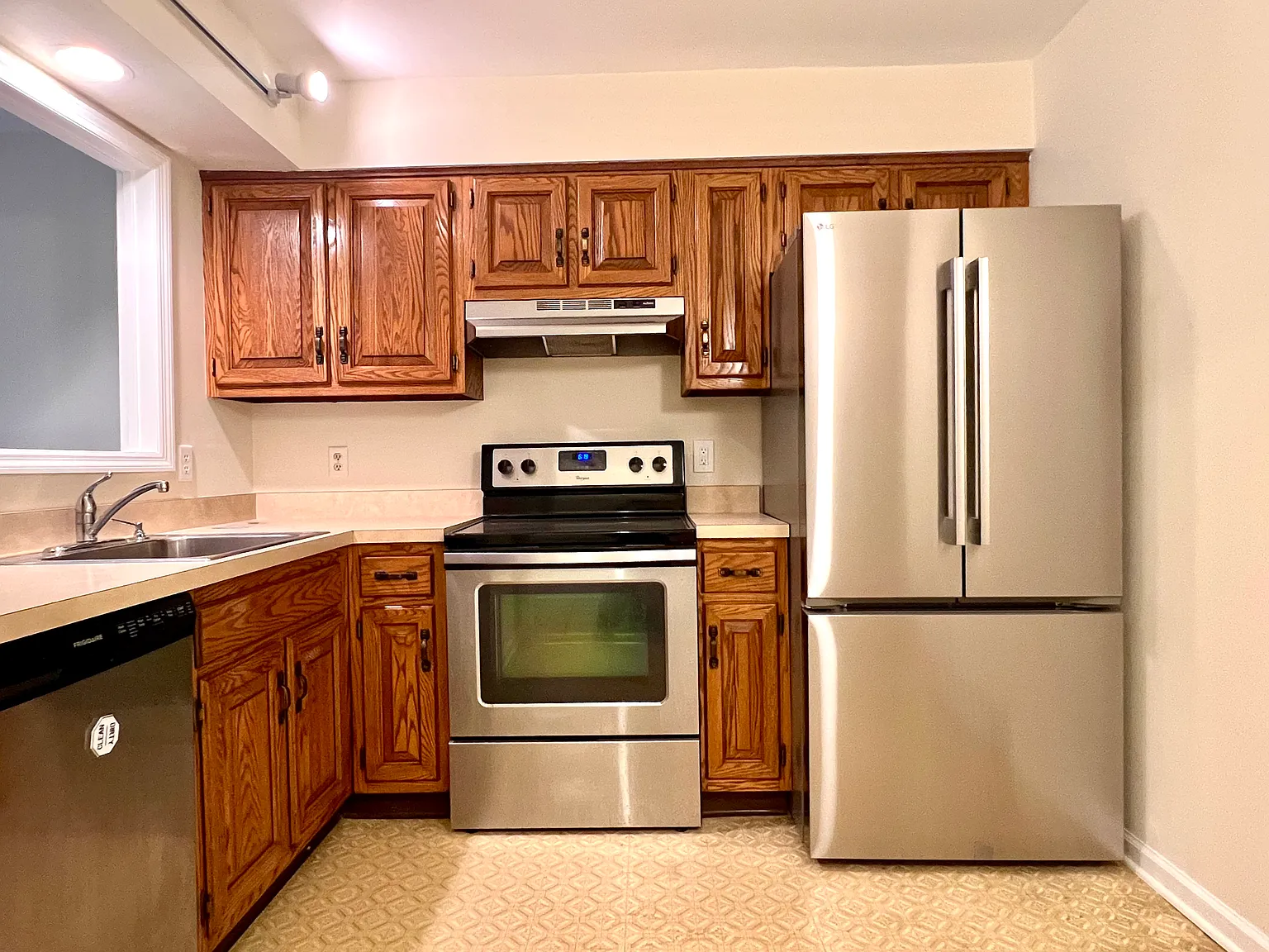 1 bed, 860 sqft, $1,850 — Photo 2