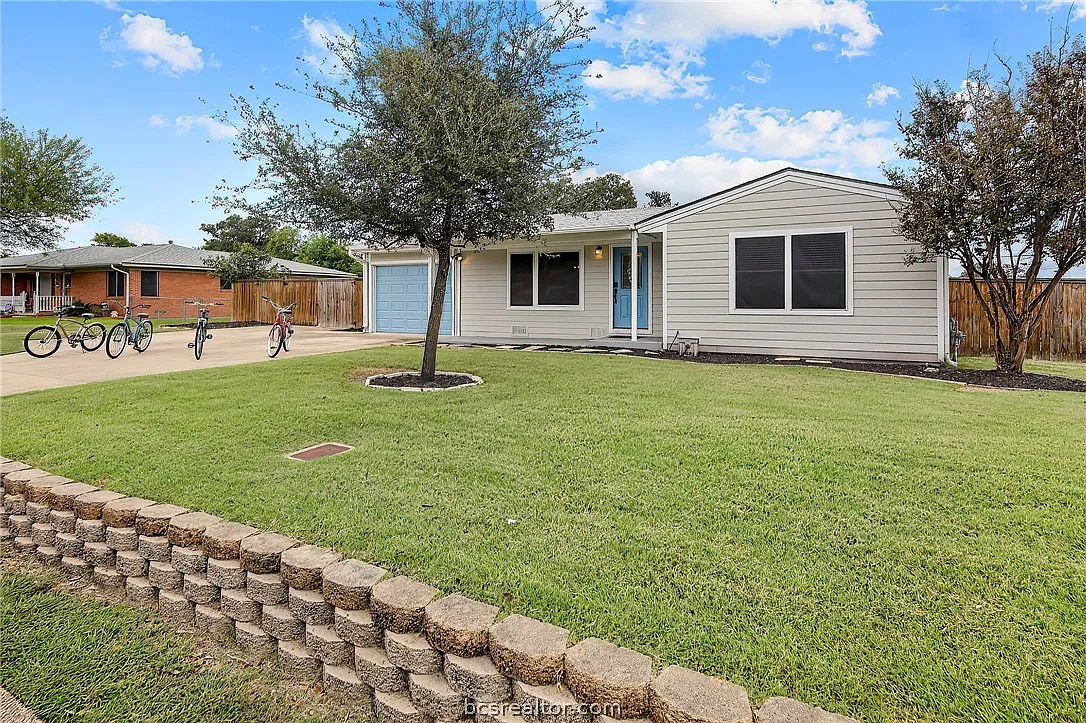 3 bed, 1384 sqft, $3,495 — Photo 3
