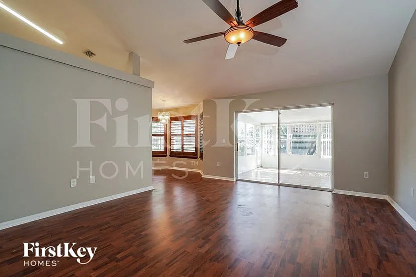 4 bed, 2.0 bath, 2613 sqft, $2,955 — Photo 3