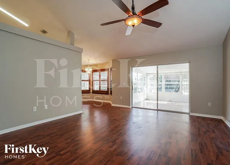 2258 Jessica Ln — Photo 3