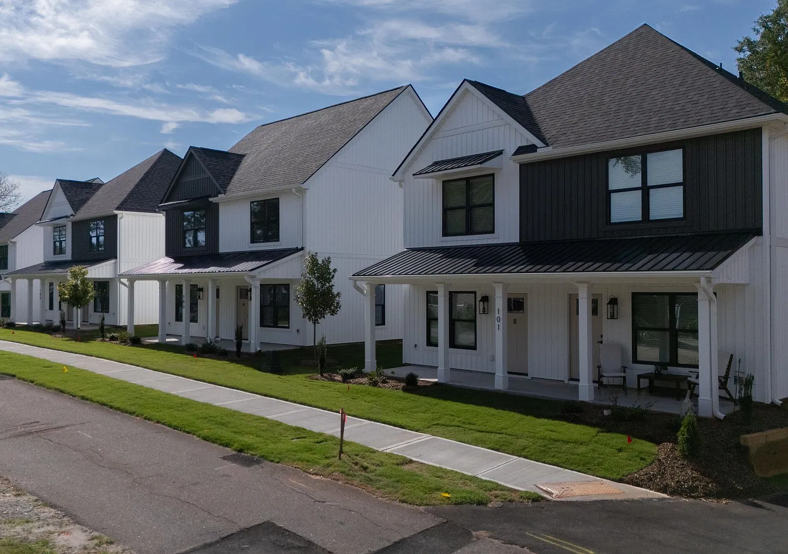 Brand New 2 Bed/2.5 Bath Townhomes at Green Leaf — Photo 2