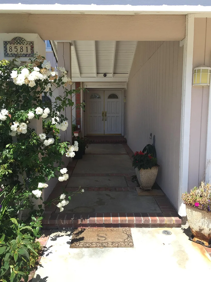 Entryway - 8581 Larthorn Dr