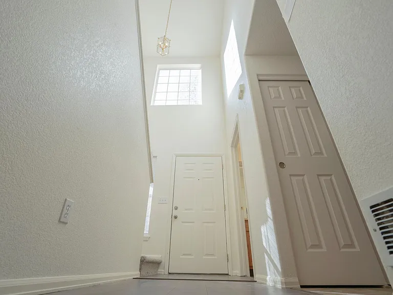 1232 S Waco St #F — Photo 6