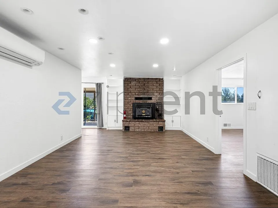 2621 Runner Rd