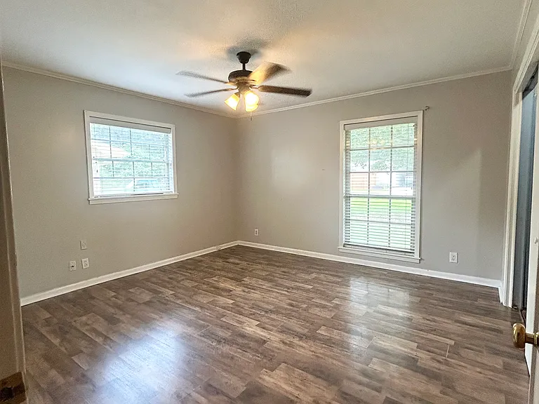 202 Newcastle Dr — Photo 6