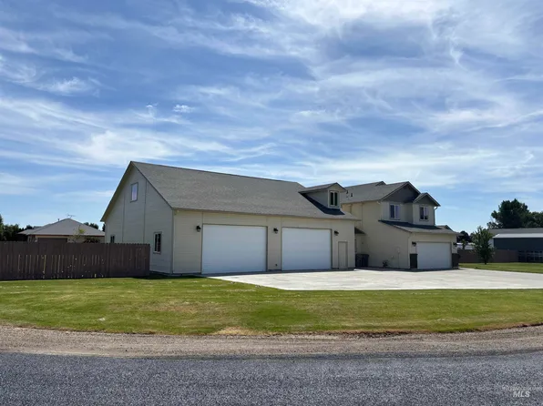 1190 NW Bluegrass Cir, Mountain Home, ID 83647