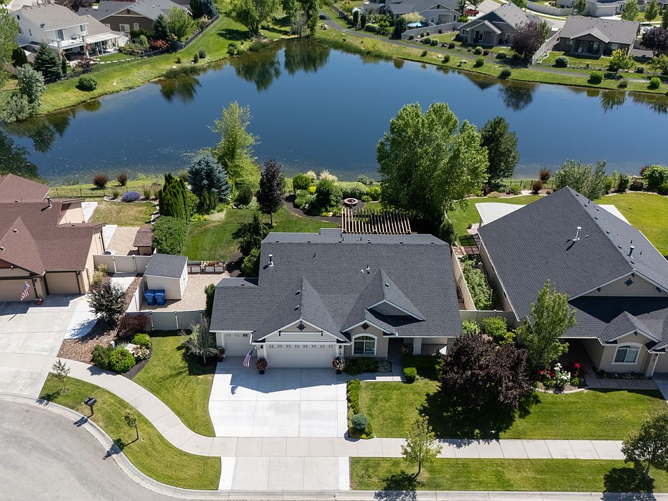 The waterfront single-story offers a catch-and-release pond with direct access from your backyard. The community has multiple walking paths with lush, mature landscaping to enjoy and relax.