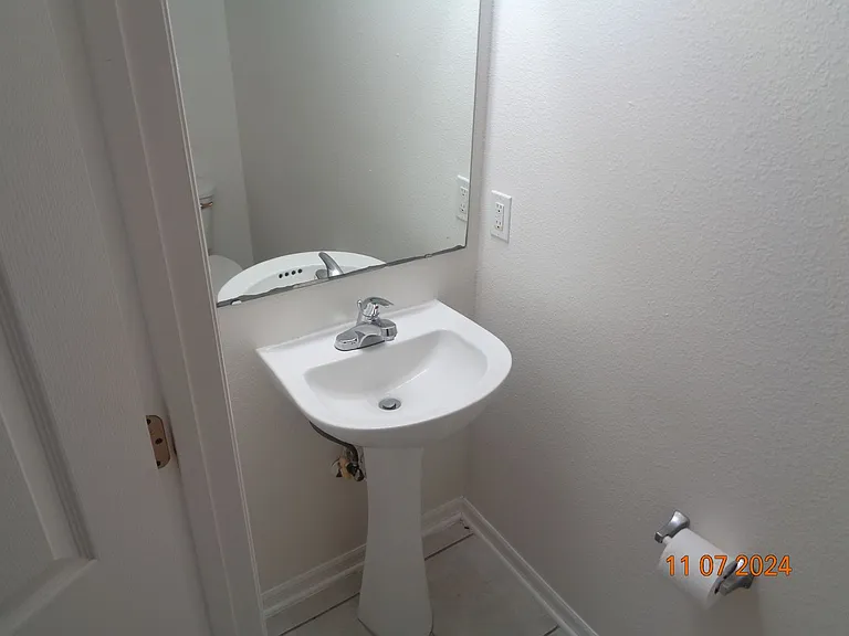 1914 Lynn River Dr — Photo 16