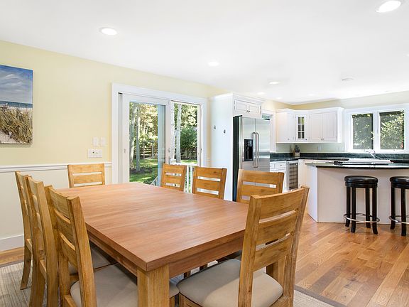 5th image of 895 Holbrook Ln