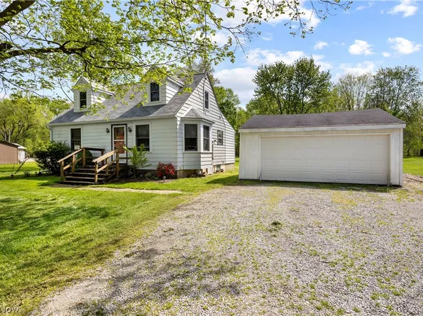 7435 Lake Rd, Chippewa Lake, OH 44215