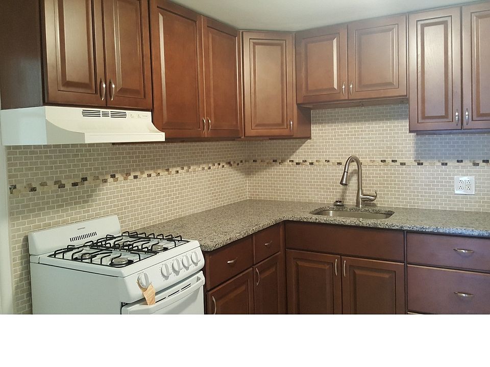 1st image of 107 W Girard Ave