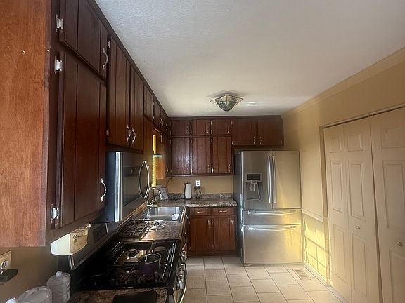 4th image of 245 W James Cir