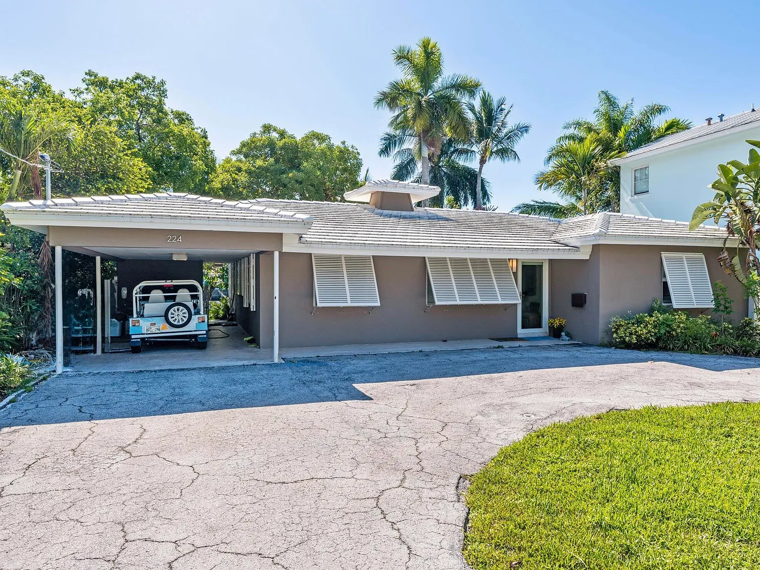 3 bed, 2.0 bath, 1614 sqft, $8,000 — Photo 3