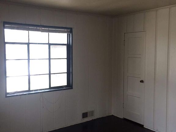 4th image of 1025 1027 Covert Ave