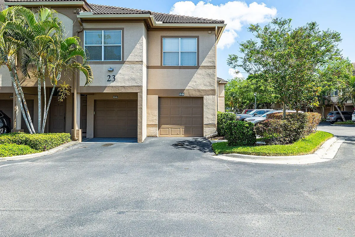 Photo 1 of 27 - 1048 Normandy Trace Rd #1048 - Tampa, FL Unit Photo - 1048 Normandy Trace Rd #1048