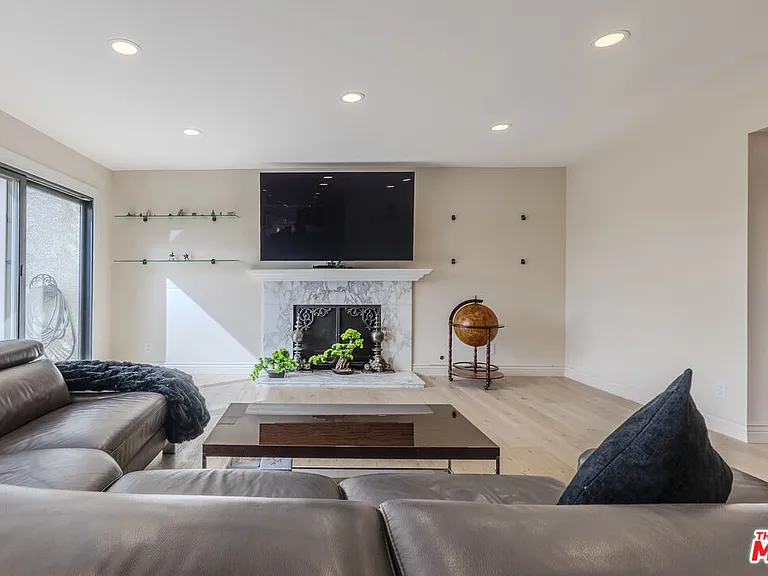 2637 Angelo Dr — Photo 28